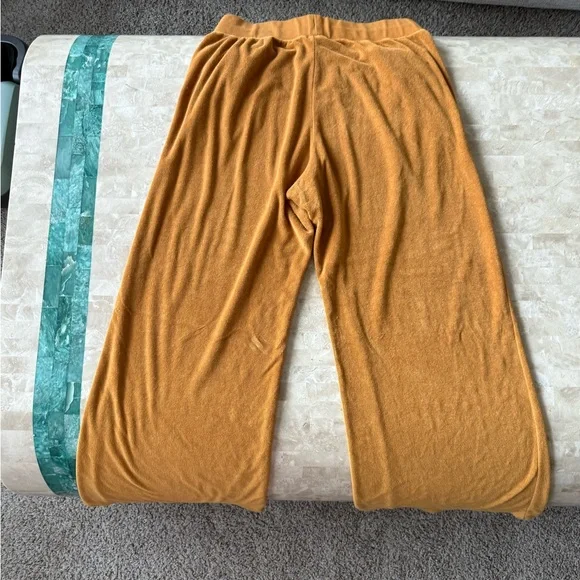 Gold Nike bell bottom style sweat pants - Picture 4 of 4